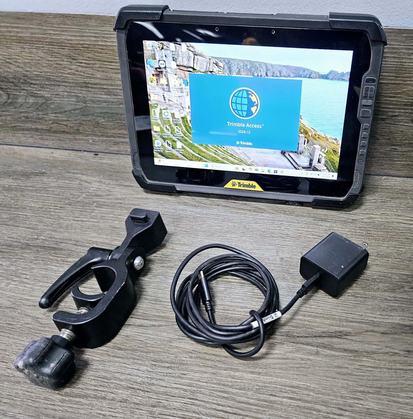 Trimble T100 GNSS TS Data Collector Tablet w/ Access 2024.10