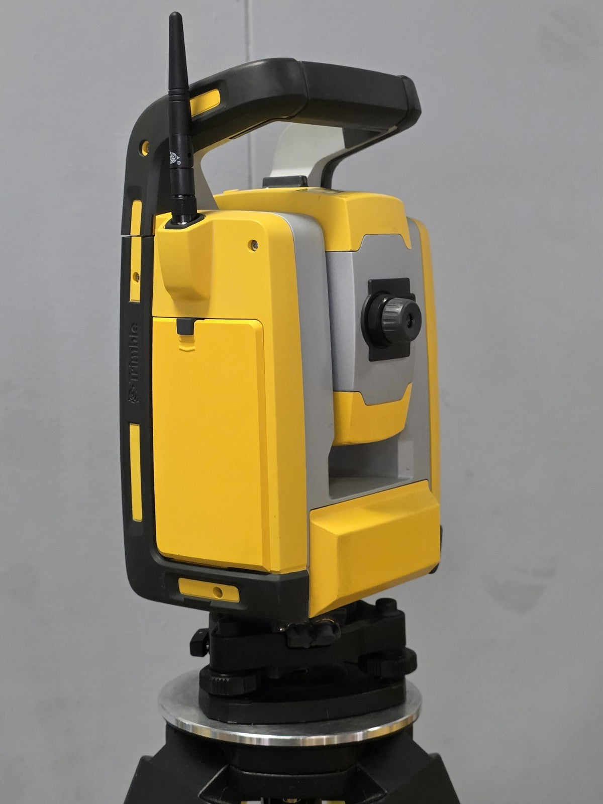 9060686