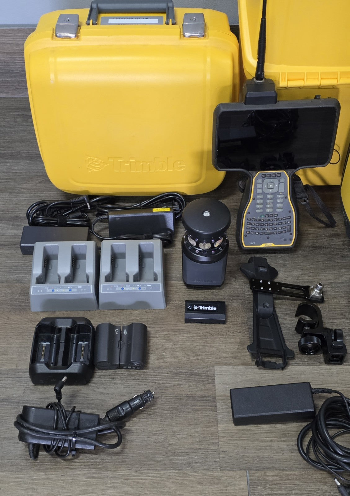 Trimble SPS930 1" DR Plus MC Robotic Total Station Kit w/ TSC7 Siteworks MT1000