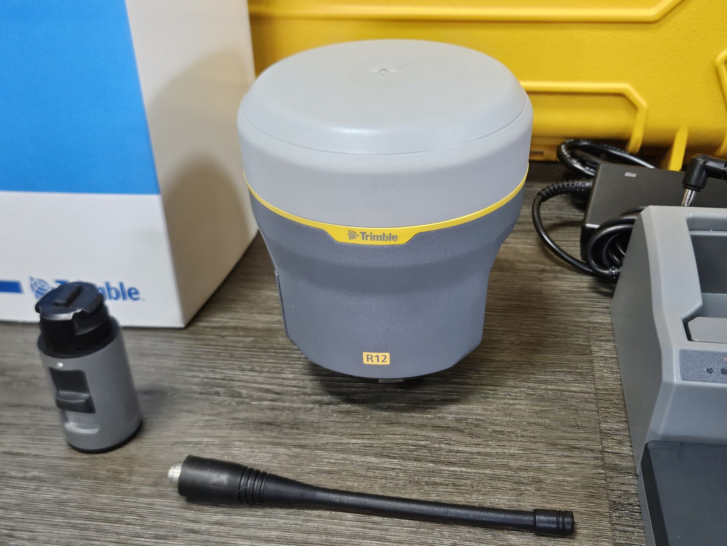 Trimble R12 GPS GNSS Beidou Galileo RTK UHF Rover Kit w/ TSC5 Access 2025