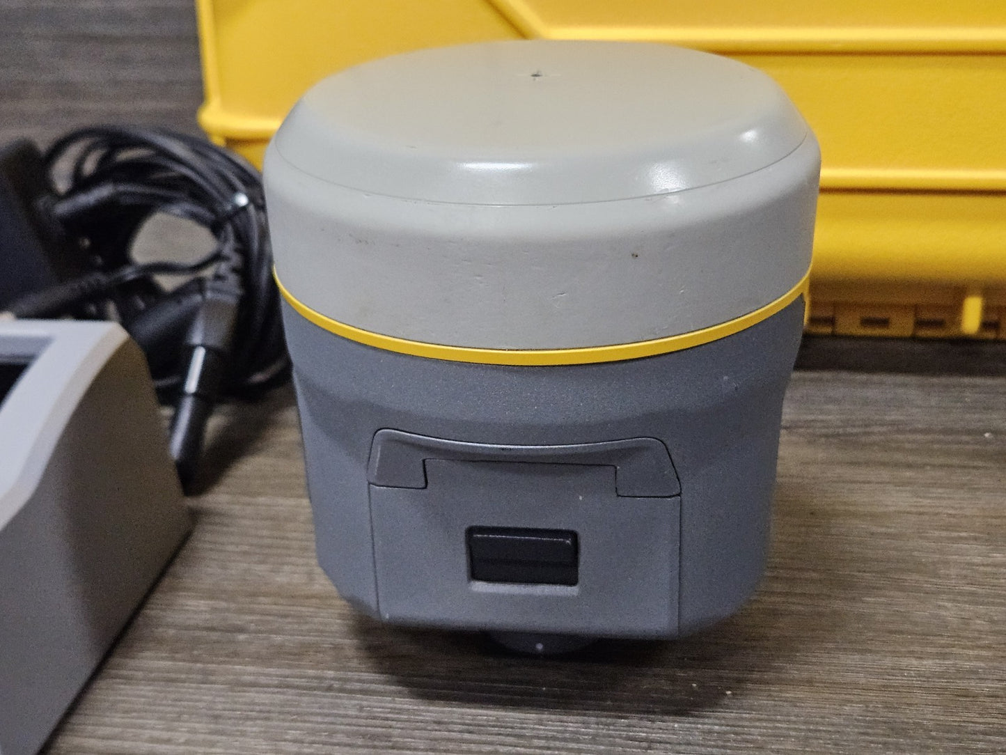 Trimble R12 GPS GNSS Beidou Galileo RTK UHF Rover Kit w/ TSC7 Access 2025