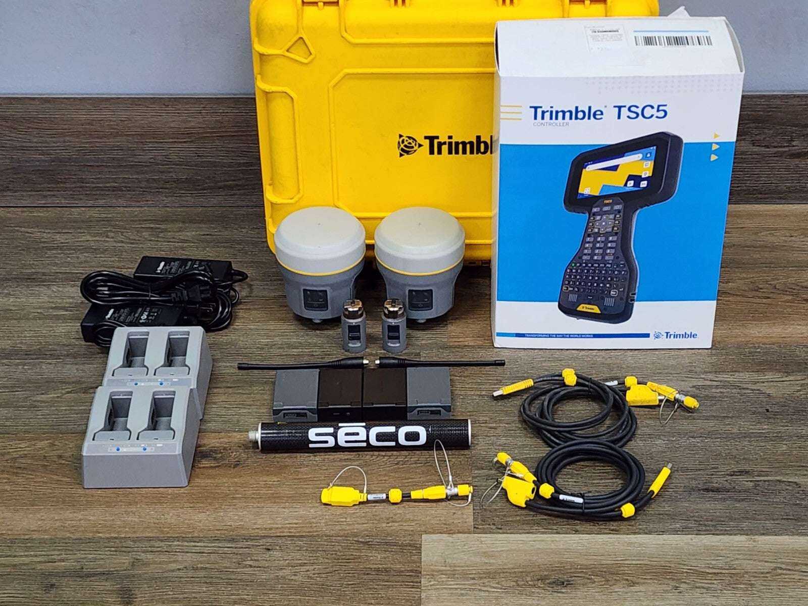 Trimble R10 Dual GPS GNSS Beidou Galileo RTK Base & Rover Setup w/ TSC5 Access