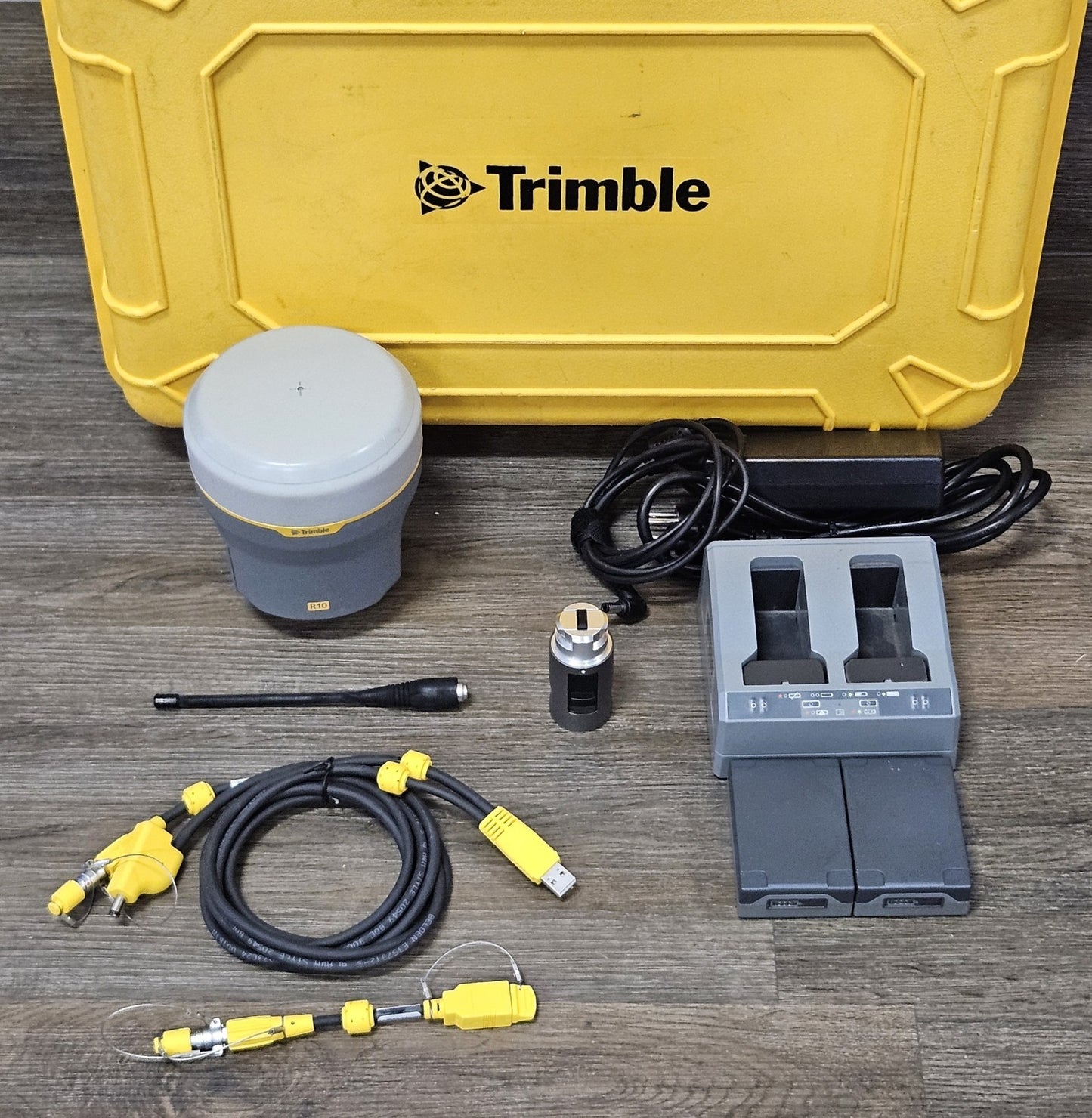 Trimble R10 GPS Glonass Beidou Galileo RTK Base or Rover Receiver 403-470MHz UHF