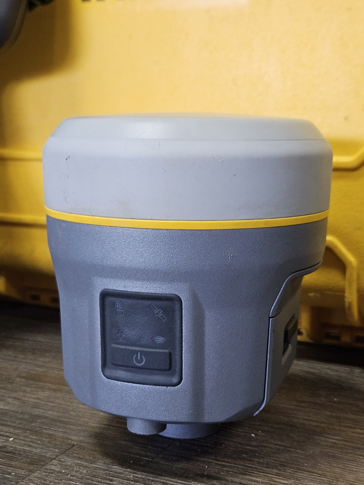 Trimble R10 GPS GNSS Beidou Galileo RTK Rover Kit w/ TSC5 Access 2025 403-470MHz