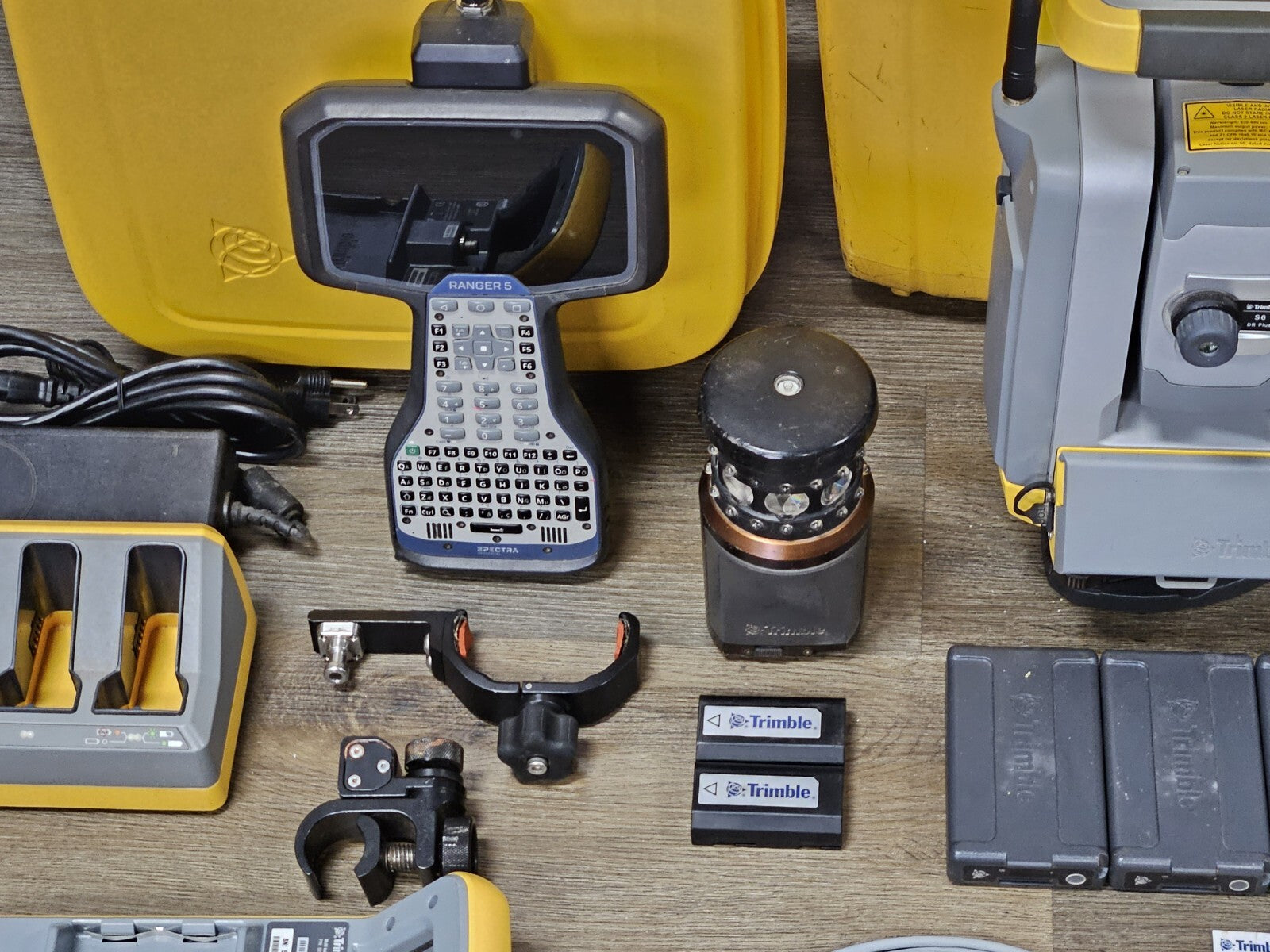 Trimble S6 3” DR+ Robotic Total Station Kit w/ Ranger 5 Access 2025 MT1000