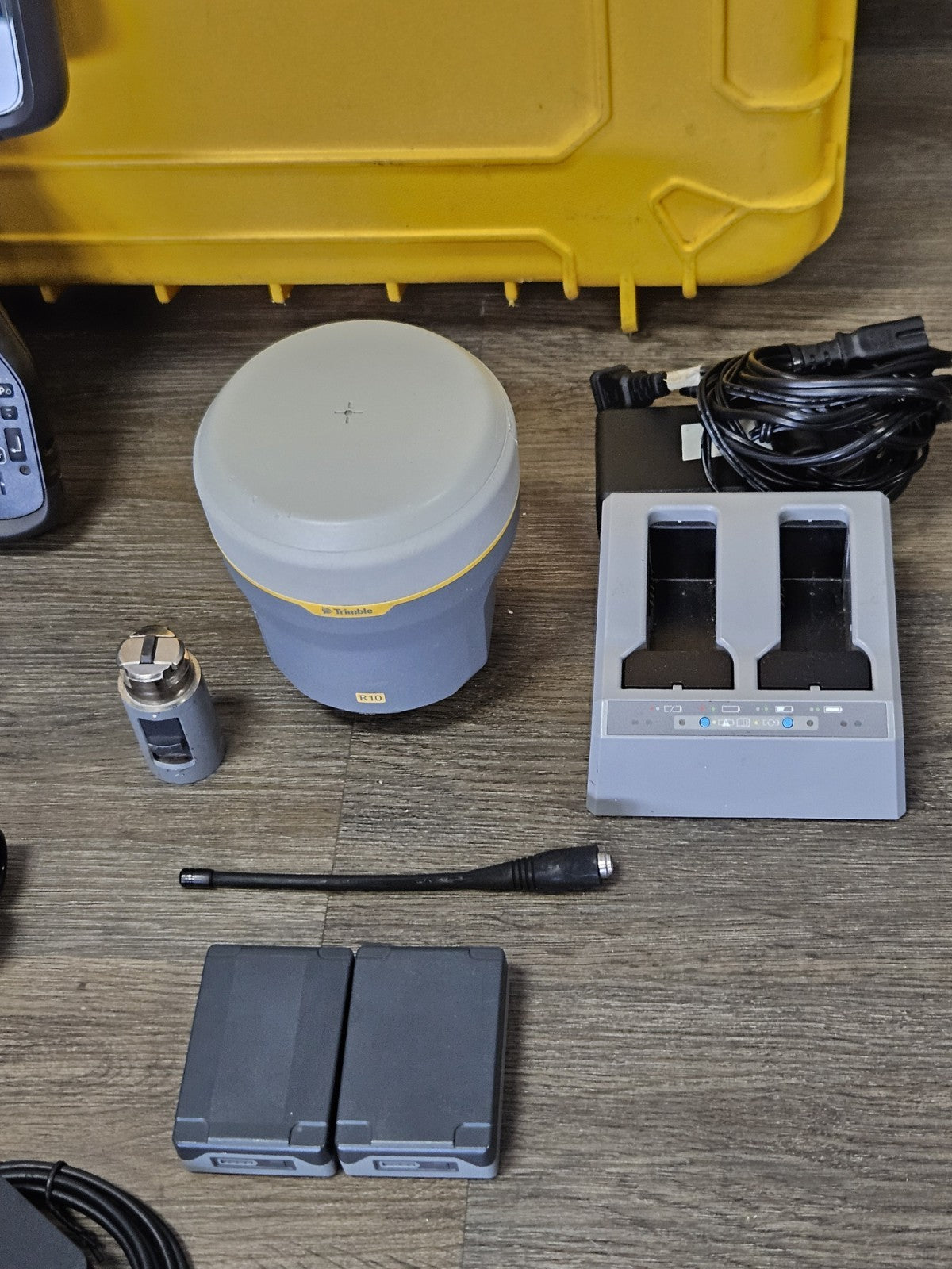 Trimble R10 GPS GNSS Beidou Galileo RTK Rover Kit w/ TSC5 Access 2025 403-470MHz