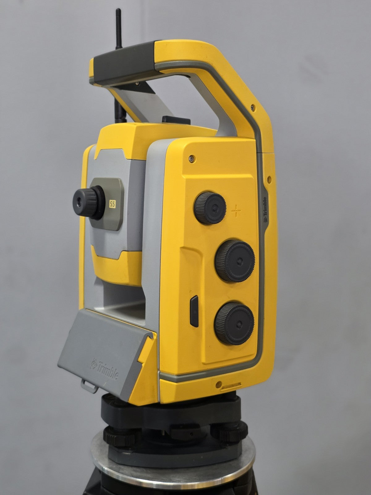 8942758
