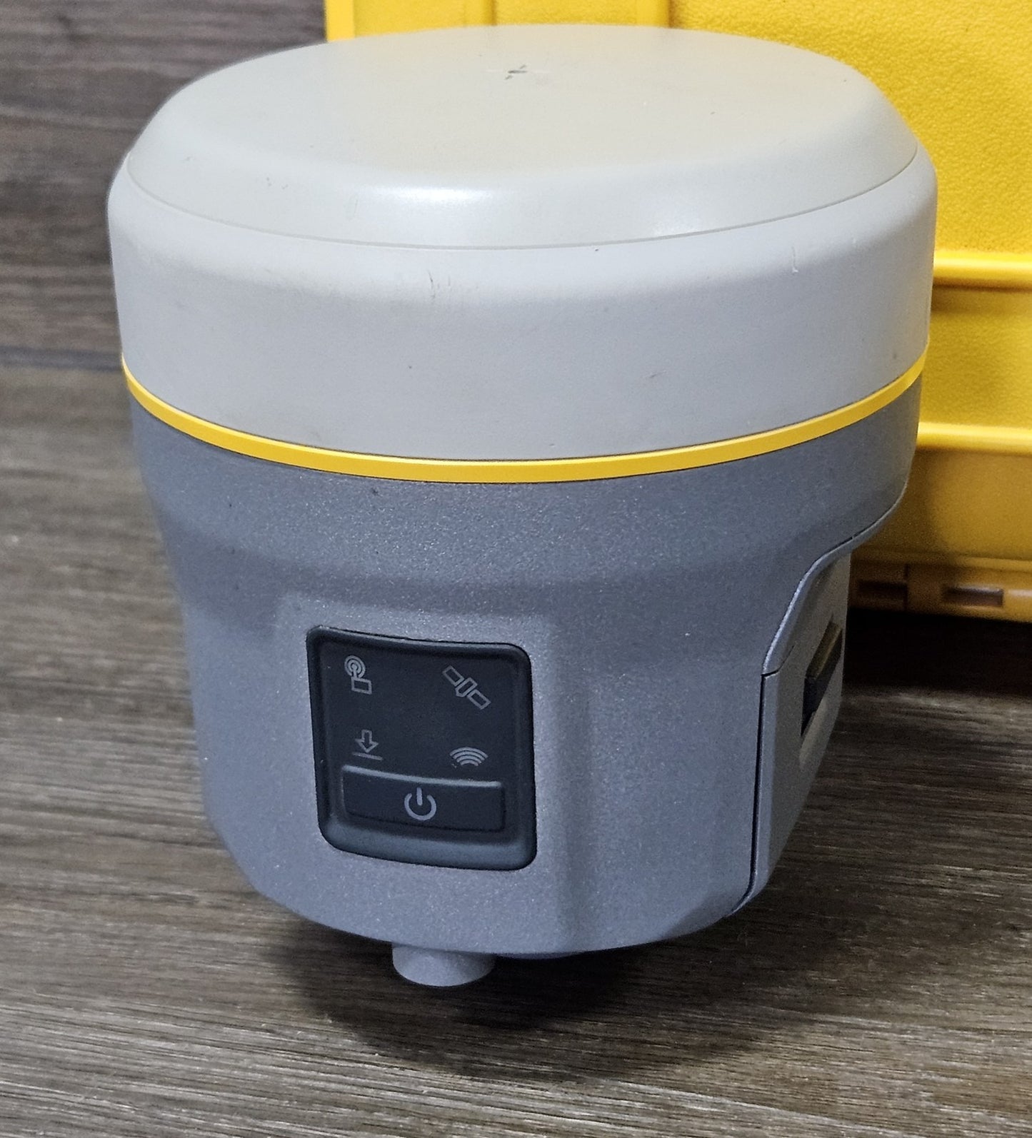 Trimble R12 GPS GNSS Beidou Galileo RTK UHF Rover Receiver 403-473MHz