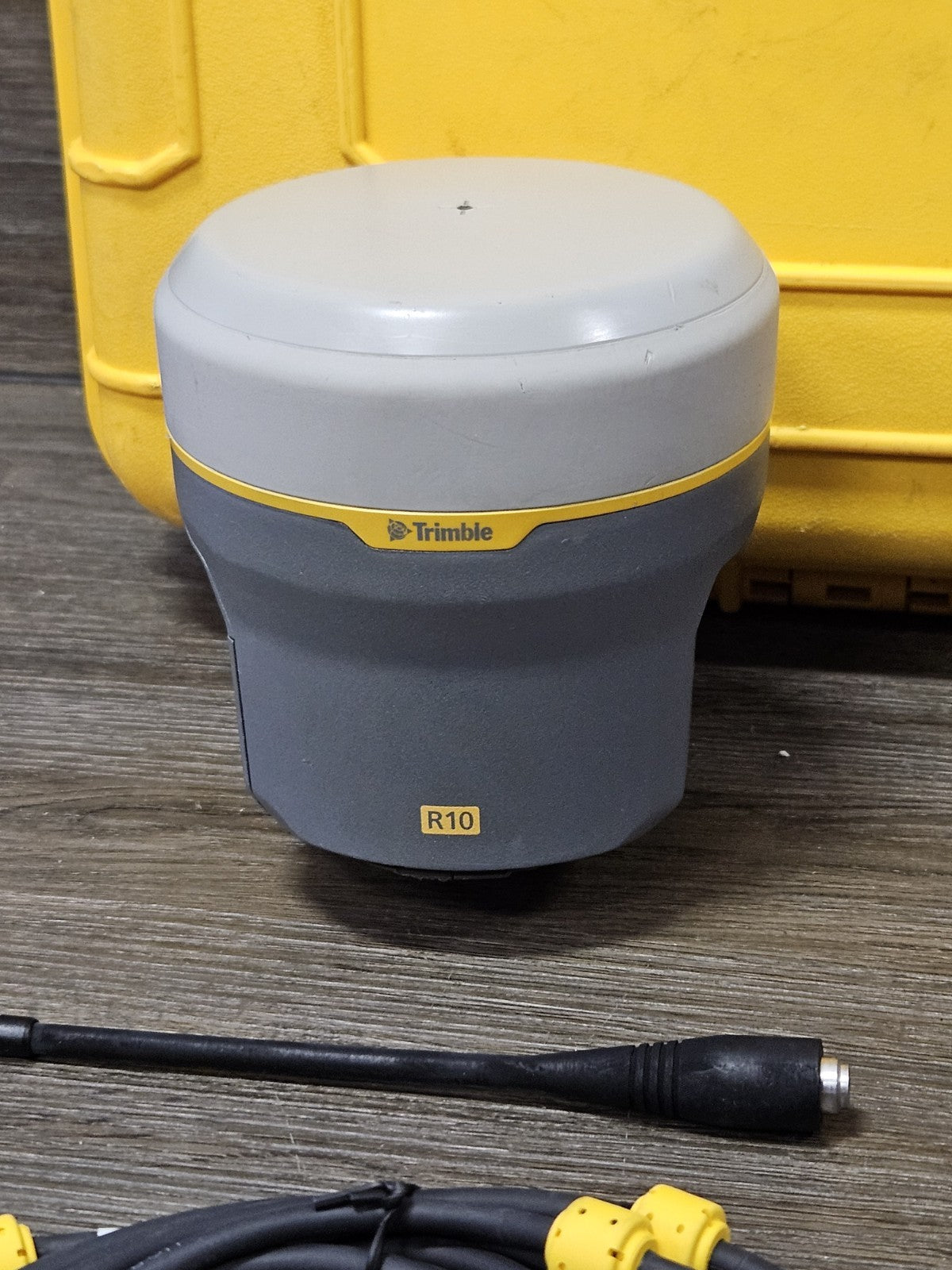 Trimble R10 GPS Glonass Beidou Galileo RTK Base or Rover Receiver 403-470MHz UHF