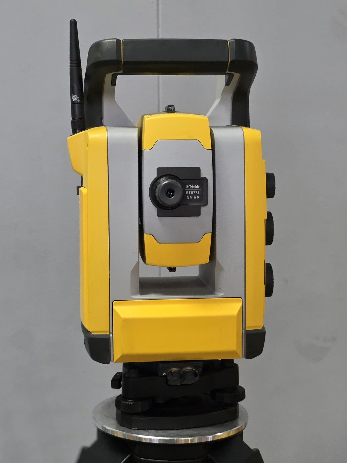 9060686