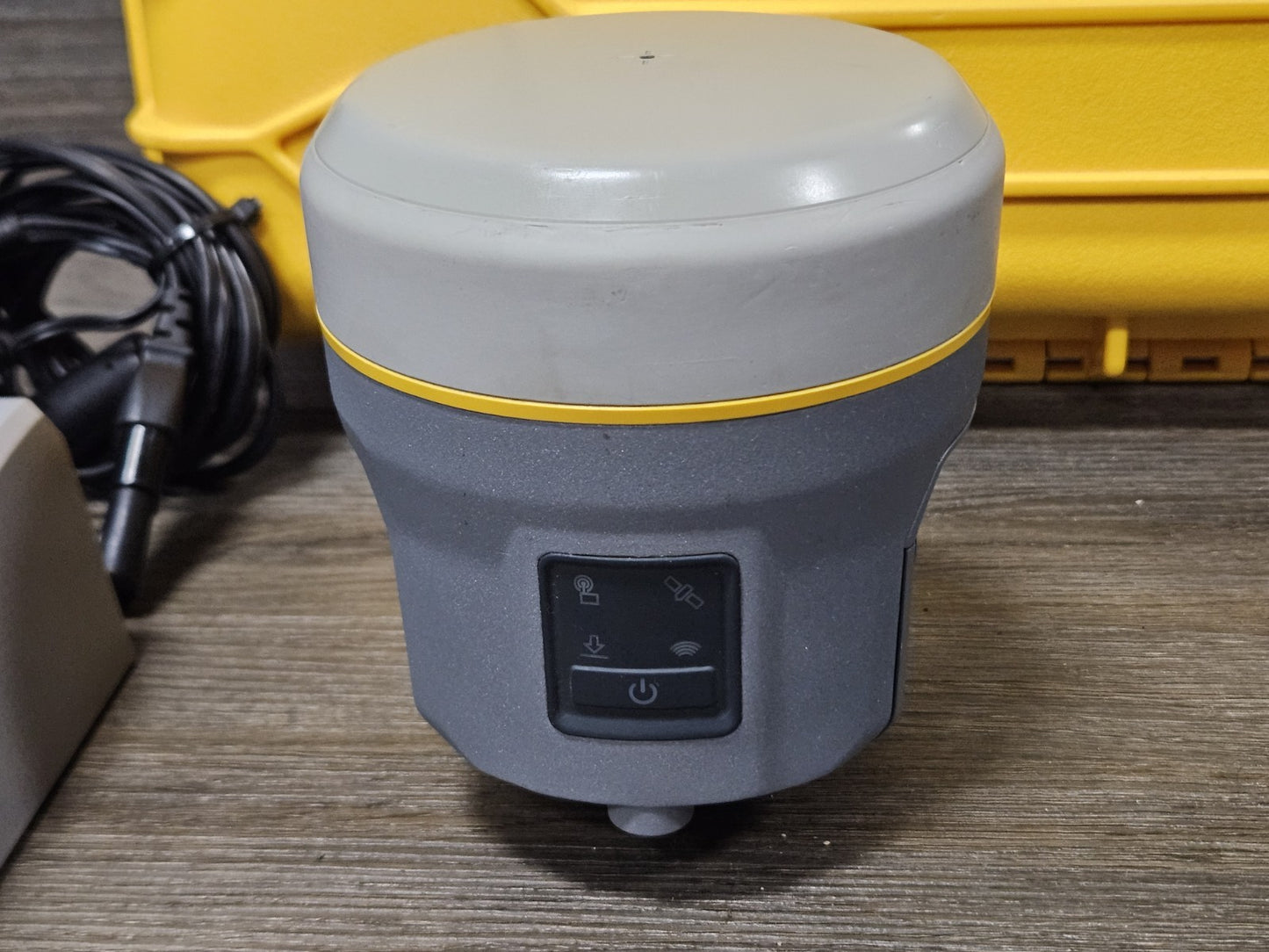 Trimble R12 GPS GNSS Beidou Galileo RTK UHF Rover Kit w/ TSC7 Access 2025