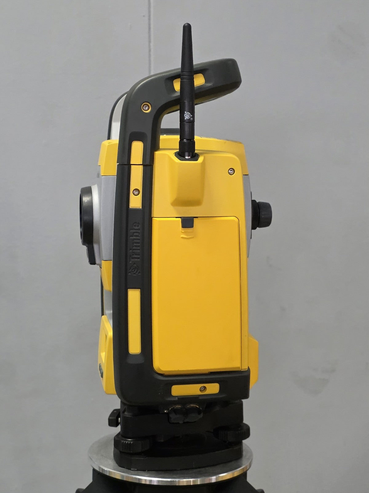 9060686