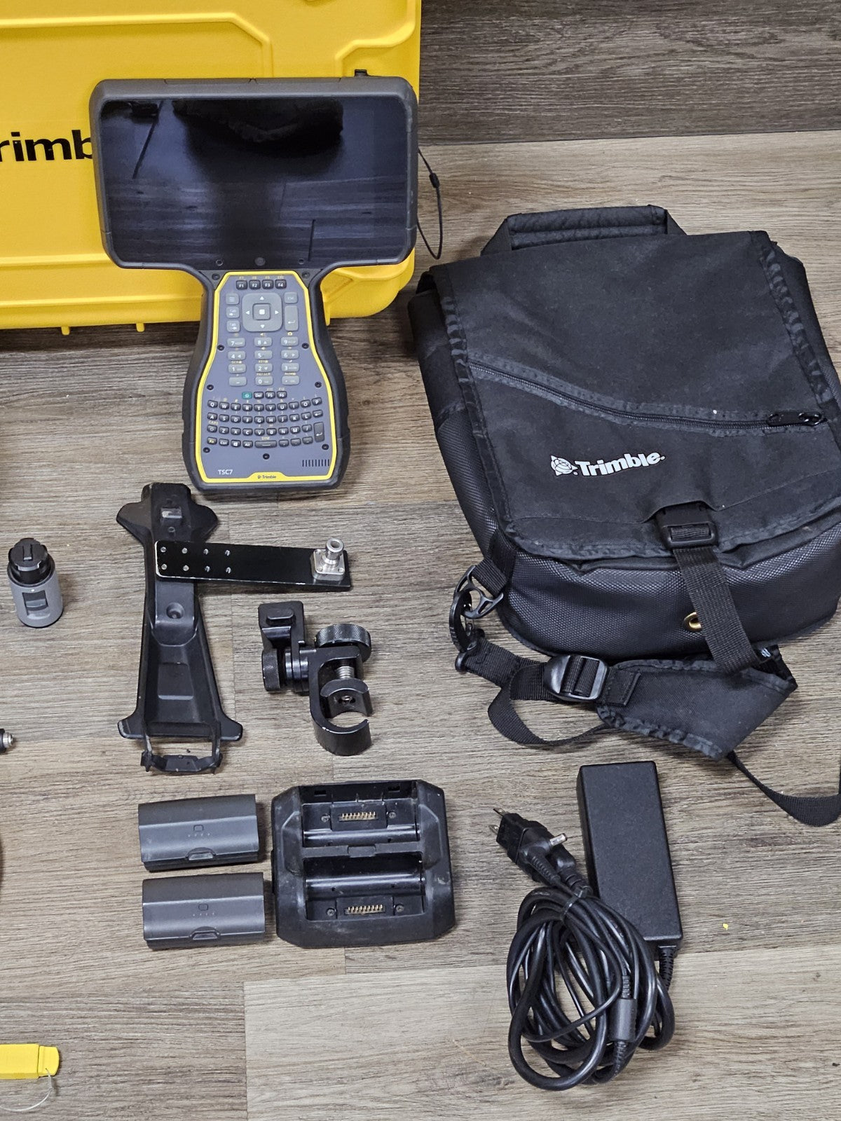 Trimble R12 GPS GNSS Beidou Galileo RTK UHF Rover Kit w/ TSC7 Access 2025