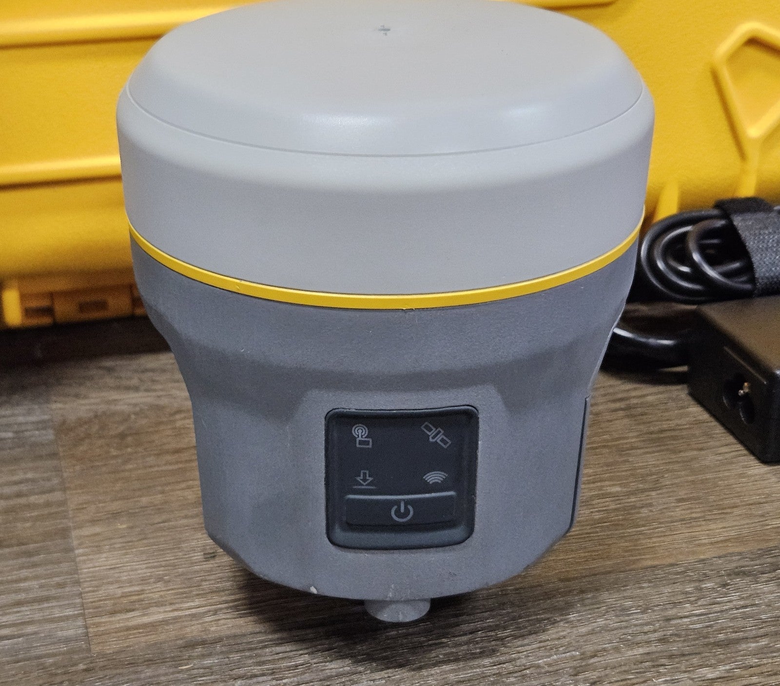 Trimble R12i GPS GNSS Beidou Galileo RTK UHF Rover Kit w/ TSC5 Access 2025