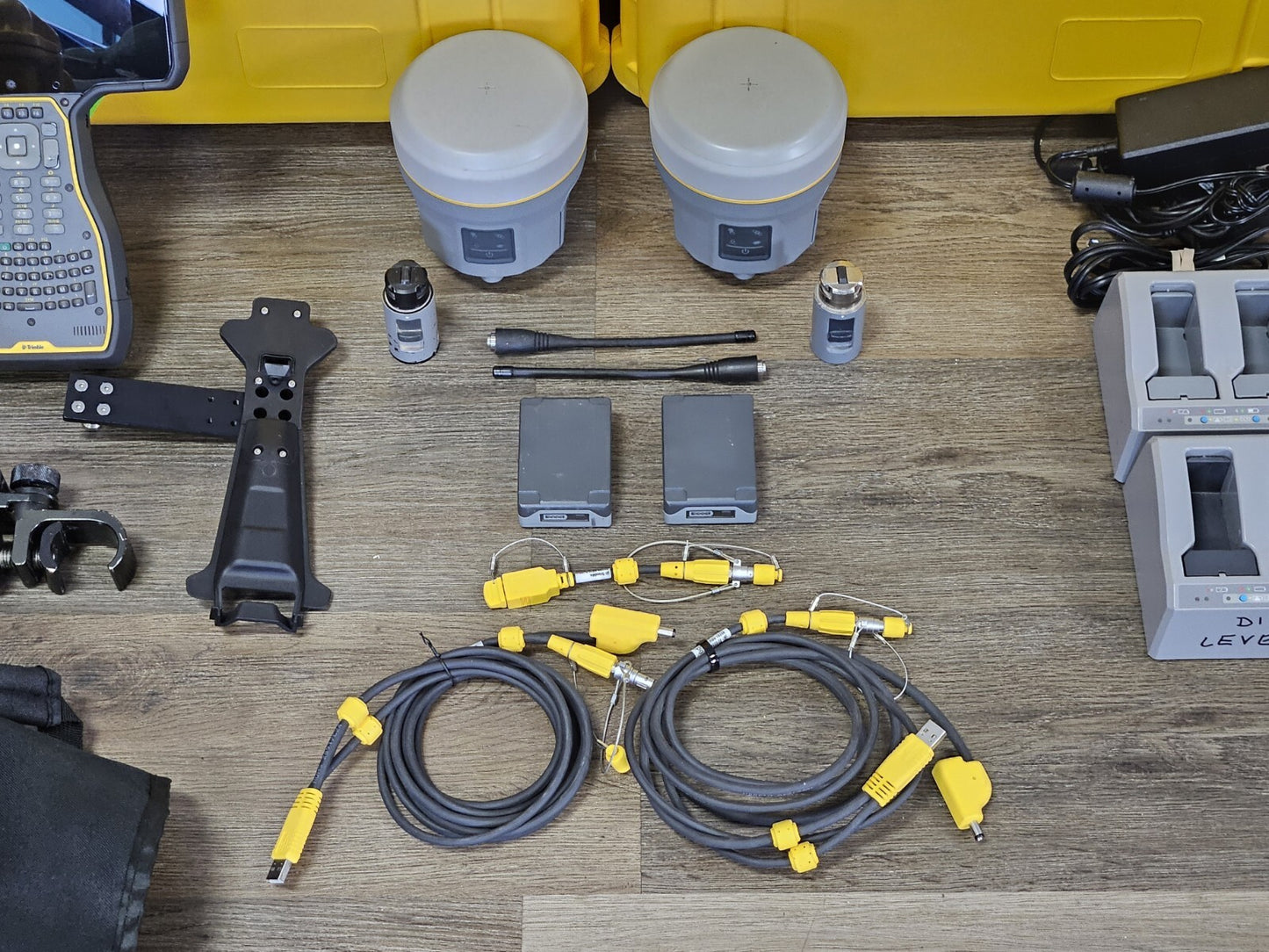 Trimble R10 Dual GPS GNSS Beidou Galileo RTK Base & Rover Setup w/ TSC7 Access