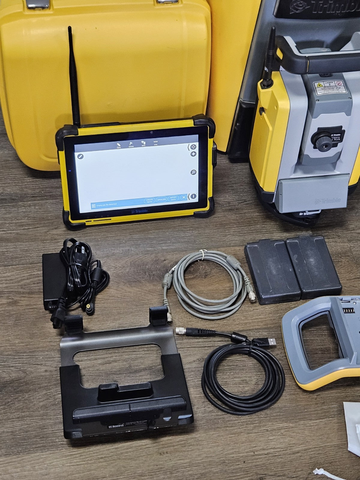 Trimble RTS573 3” DR+ Robotic Total Station Kit w/ T10 Tablet FieldLink MT1000