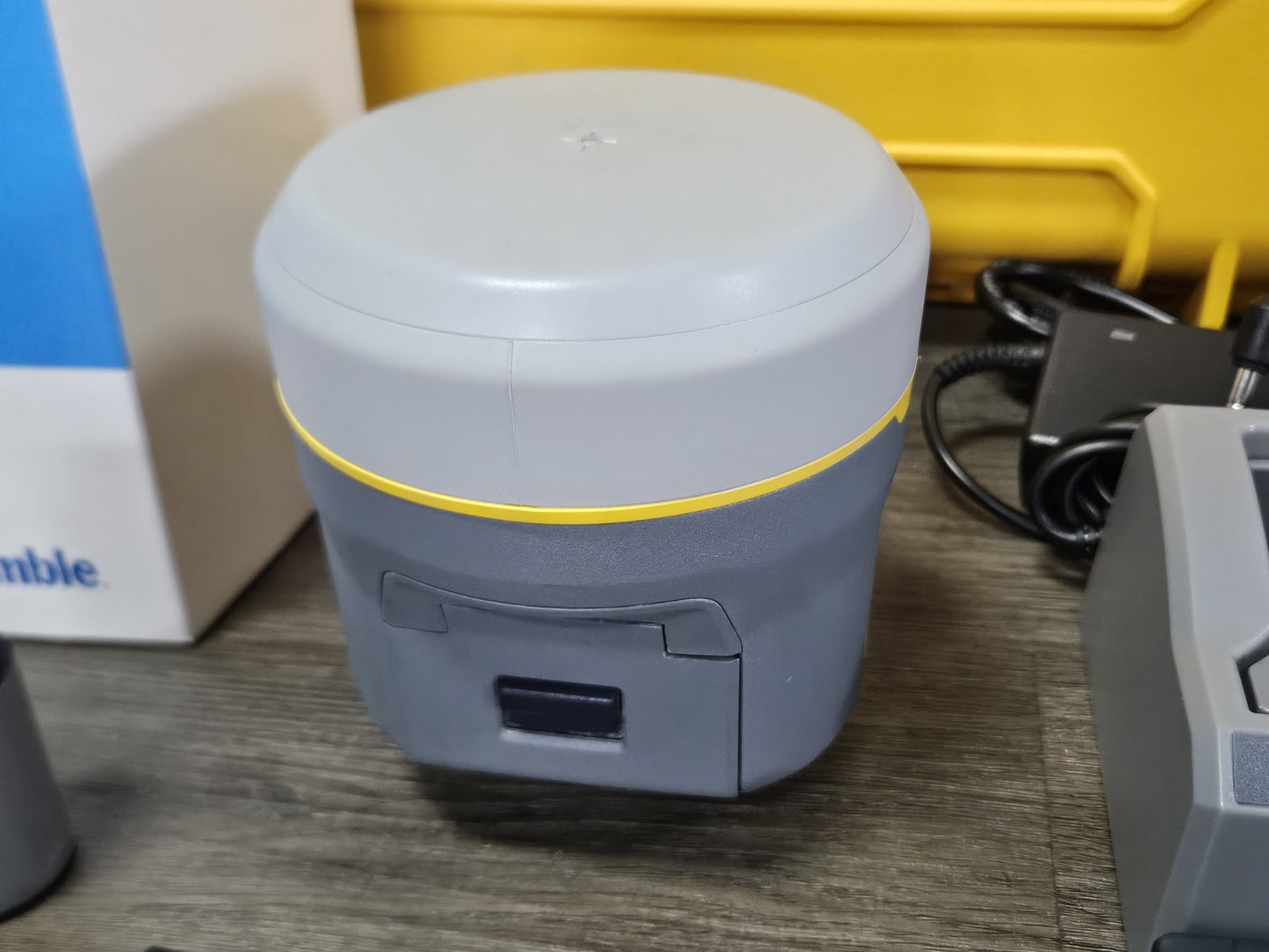 Trimble R12 GPS GNSS Beidou Galileo RTK UHF Rover Kit w/ TSC5 Access 2025